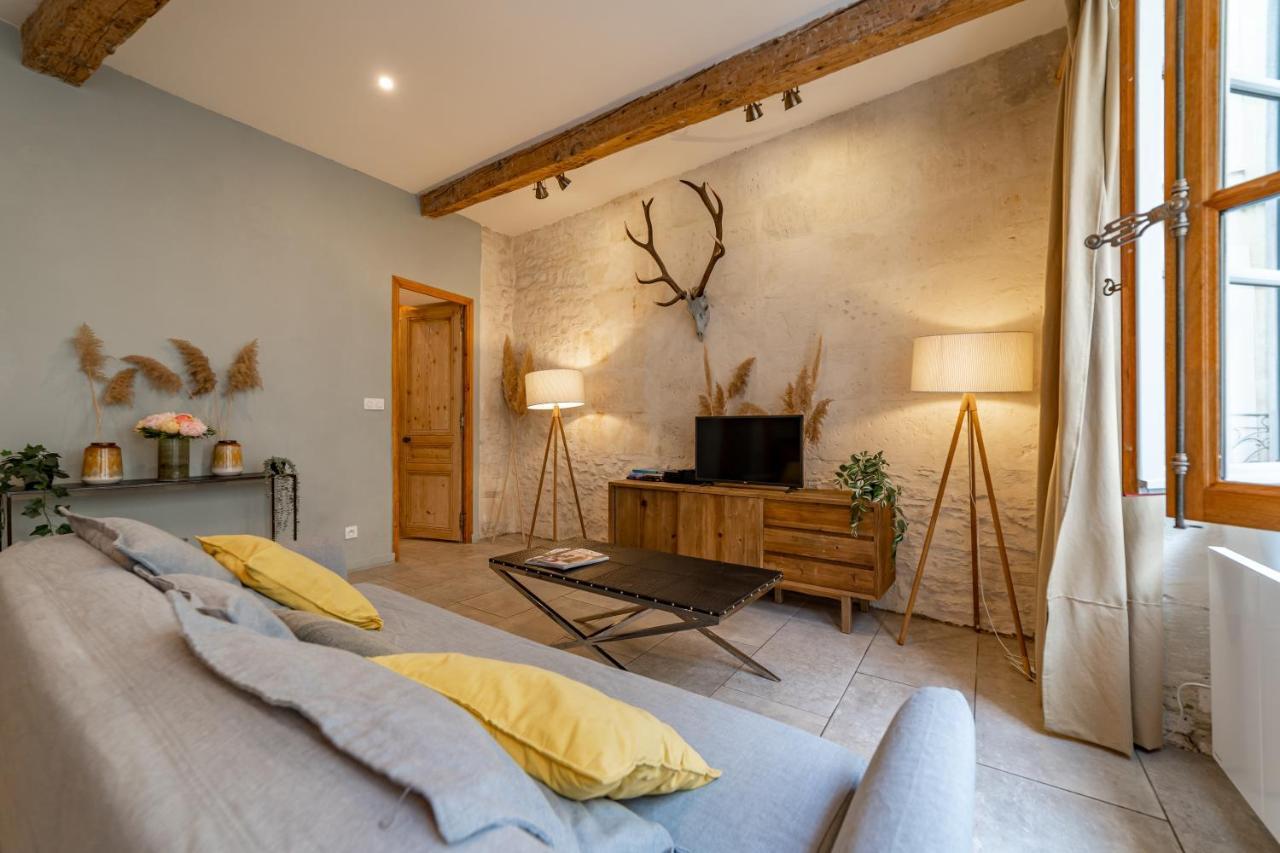 L'Elegance De La Pierre Au Pied De La Maison Carree - Une Nuit A Nimes Ngoại thất bức ảnh