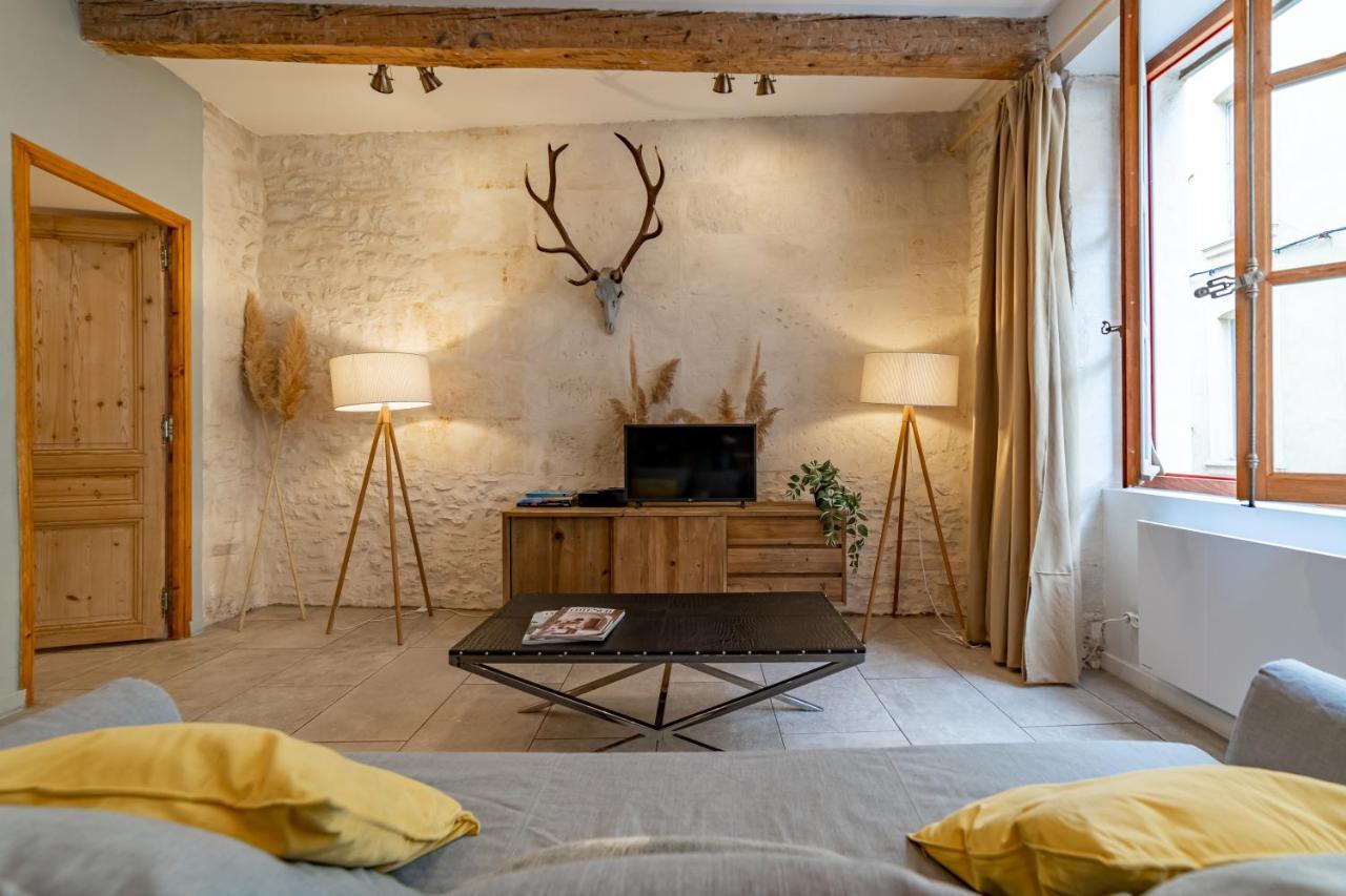 L'Elegance De La Pierre Au Pied De La Maison Carree - Une Nuit A Nimes Ngoại thất bức ảnh