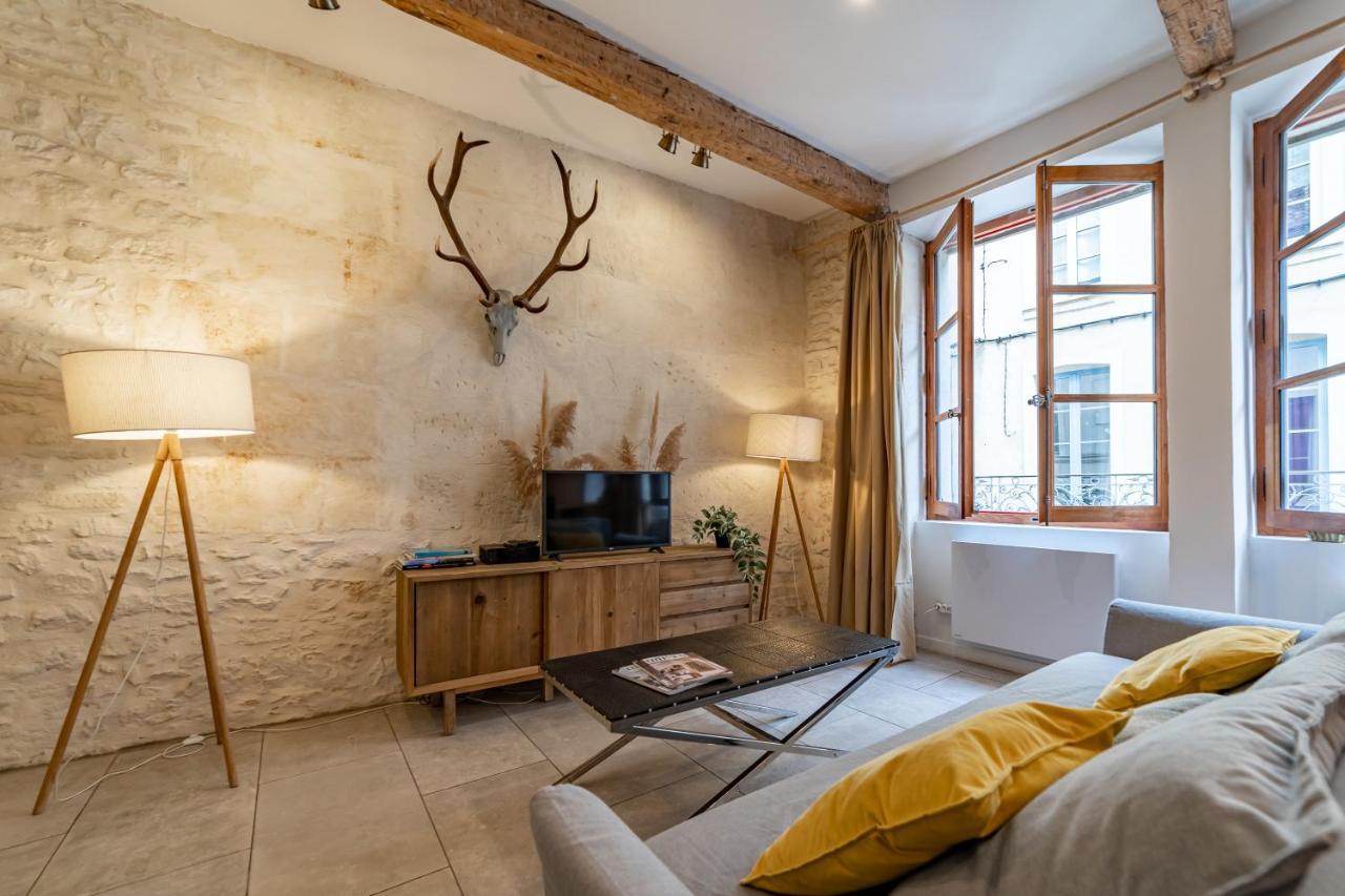 L'Elegance De La Pierre Au Pied De La Maison Carree - Une Nuit A Nimes Ngoại thất bức ảnh