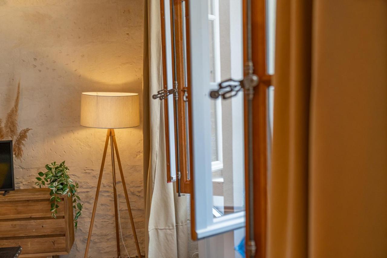 L'Elegance De La Pierre Au Pied De La Maison Carree - Une Nuit A Nimes Ngoại thất bức ảnh